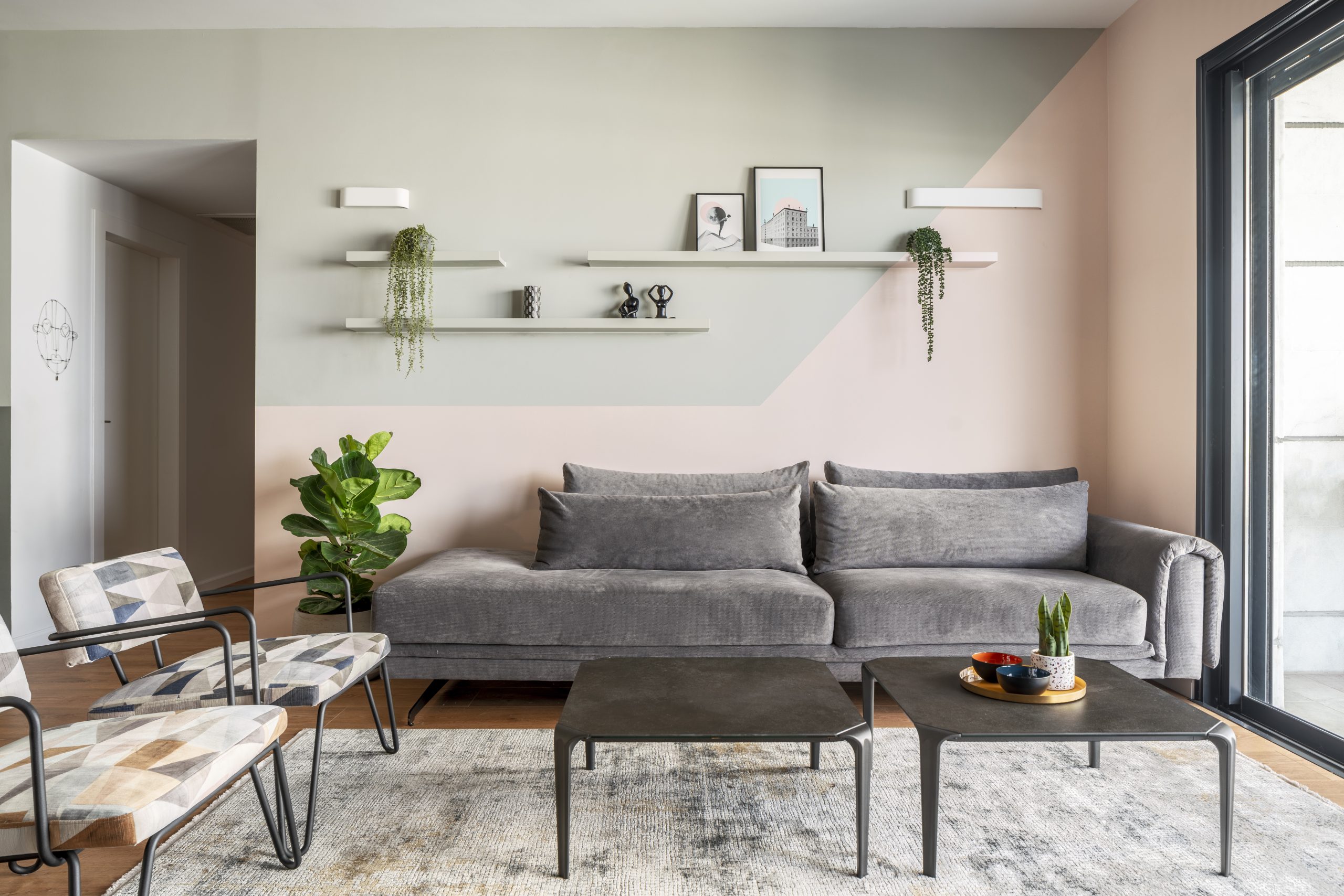 קיר בשילוב גווניםן