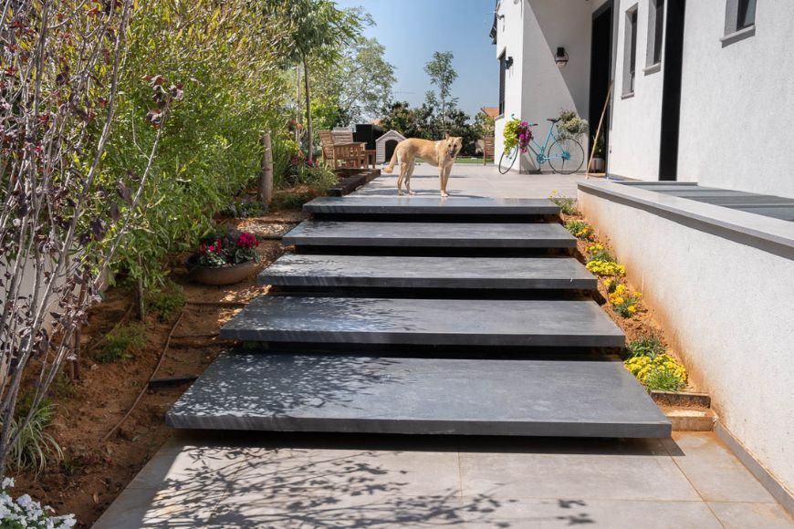 Livelo – מדרגות בטון מעוצבות