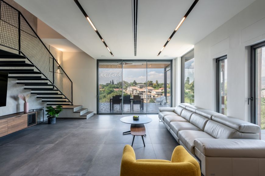 סלון רחב, מדרגות, עיצוב: עדי ורמוס