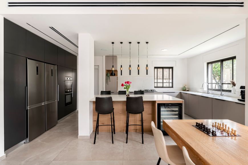 מטבח עם מקומות אחסון, עיצוב: עדי ורמוס