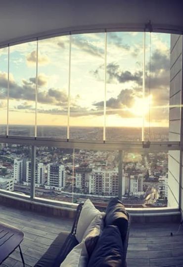 כל מה שרציתם לדעת על סגירת מרפסת עם וילון זכוכית