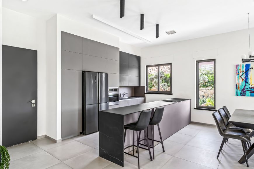 חלונות של אור במטבח, עיצוב: עדי ורמוס