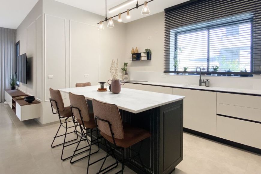 משטח עבודה וישיבה במטבח, עיצוב: טלי וייג