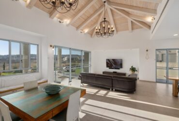 הבית בקצה המדבר: בניית בית ארטיסטי על גדות הנחל