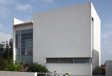 הפרונט לא קובע: מבחוץ נקי ושקט, מבפנים סוער וגועש