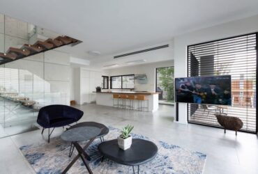 סטייל מודרני מרחף בבית בתל-מונד