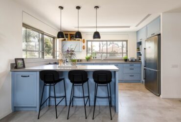 יופיו של הטבע: בית במושב נפתח לשדות שמחוצה לו