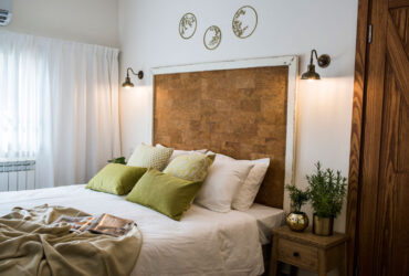 שימושים מפתיעים לשעם: מגב מיטה ועד ציפוי לבניין