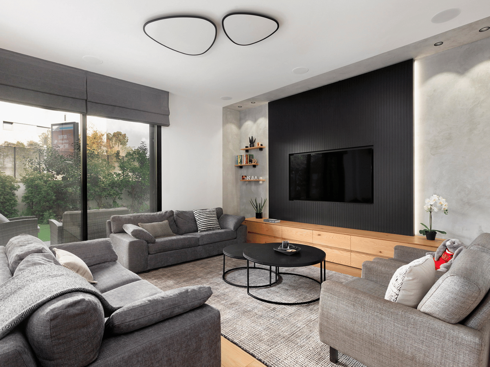 סלון עם מקומות איחסון