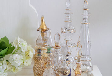 על כף המאזניים: לשוטט בשוקי פשפשים או לדלג לחנויות?