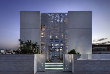 הדוור תמיד מצלצל פעמיים: חזיתות מסובבות ראשים