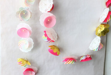 DIY: גירלנדה מוארת, ורודה וזהובה