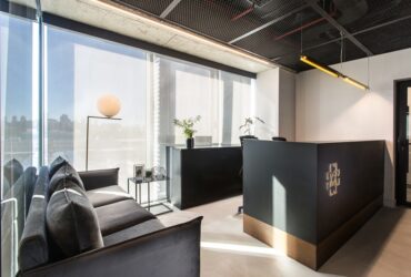 לופט, תעשייה, גבר, אישה: משרד עורכי דין צר ומתוחכם