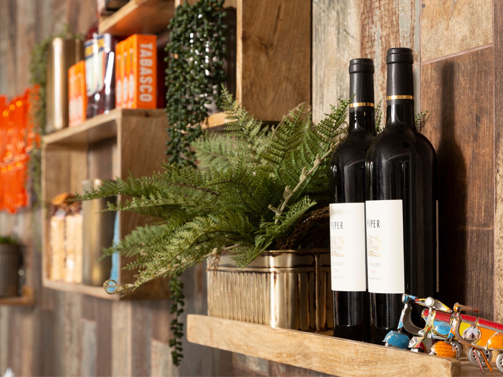 סטילניג במסעדה