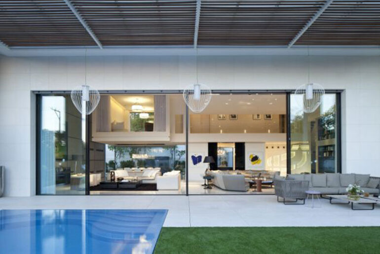 1-אדריכלית-יולי-וולמן-ווילה-בהרצליה-פיתוח-קרדיט-צלם-עמית-גירון-קרדיט-חיפויים-HeziBank