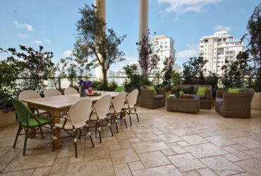 אתנחתא בגזוזטרה: עיצוב מרפסת ביתית צעד אחר צעד