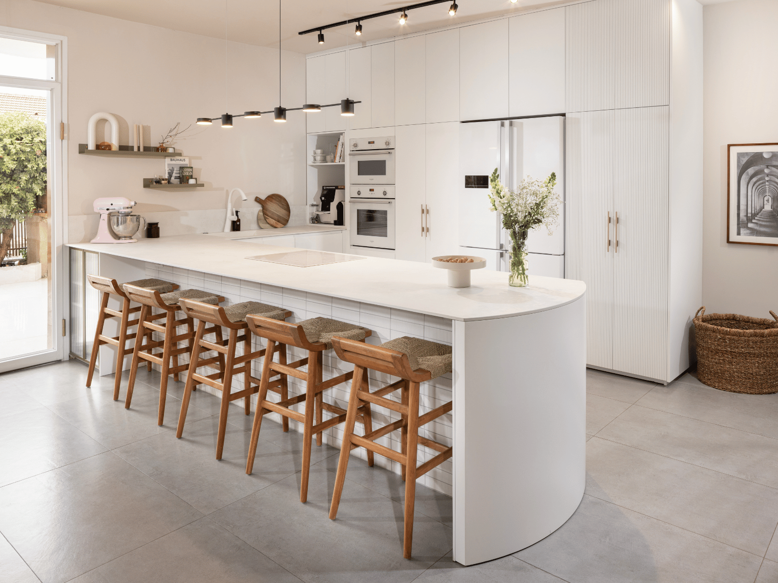 מטבח עם אי לבן