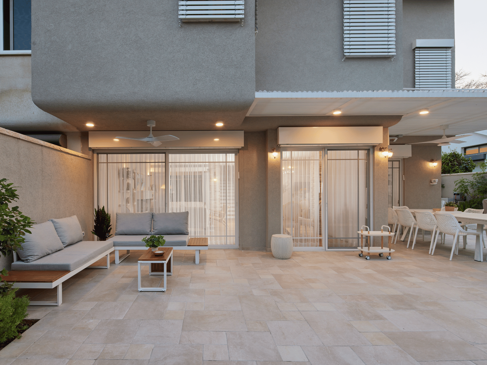 פינת ישיבה במרפסת