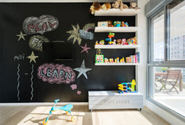 אינטימיות באפלה: החדרים שלא מפחדים מקירות שחורים