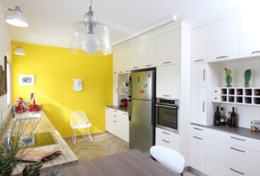 זריקת צבע להחייאת מטבח שכולו לבן