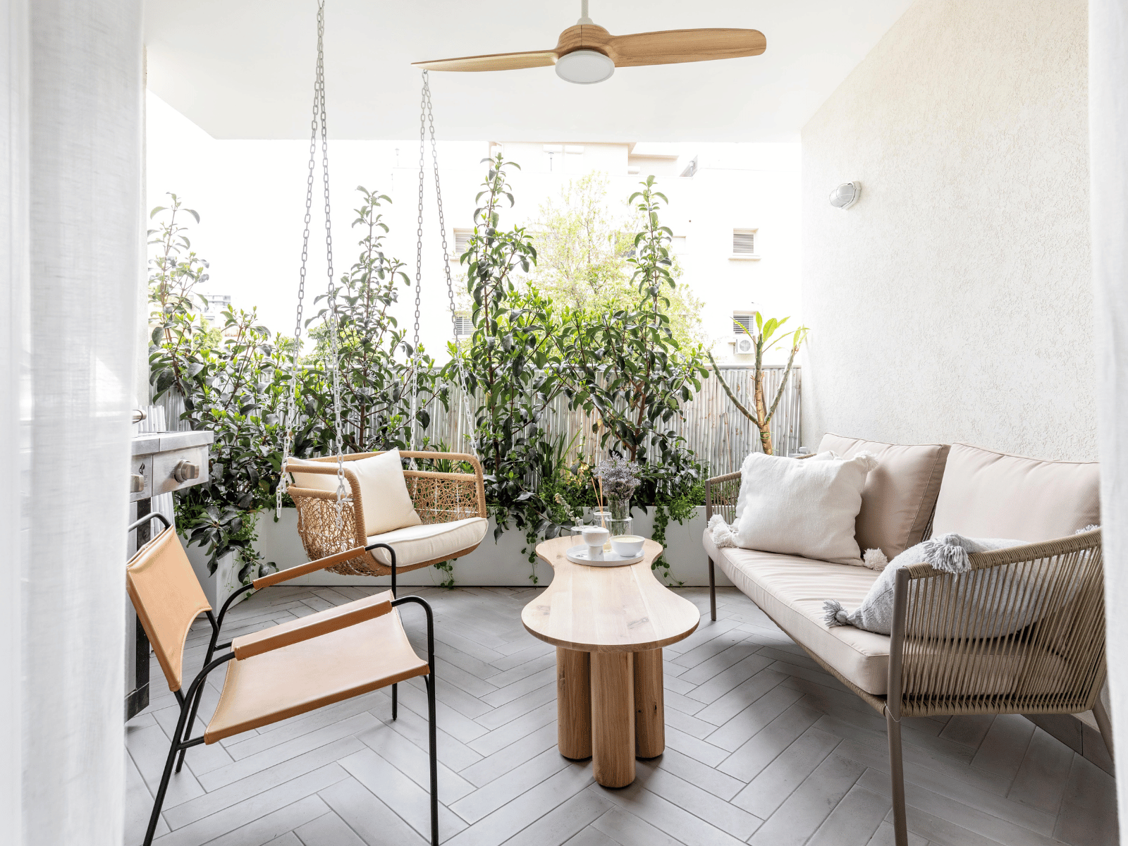 מרפסת קטנה ואינטימית