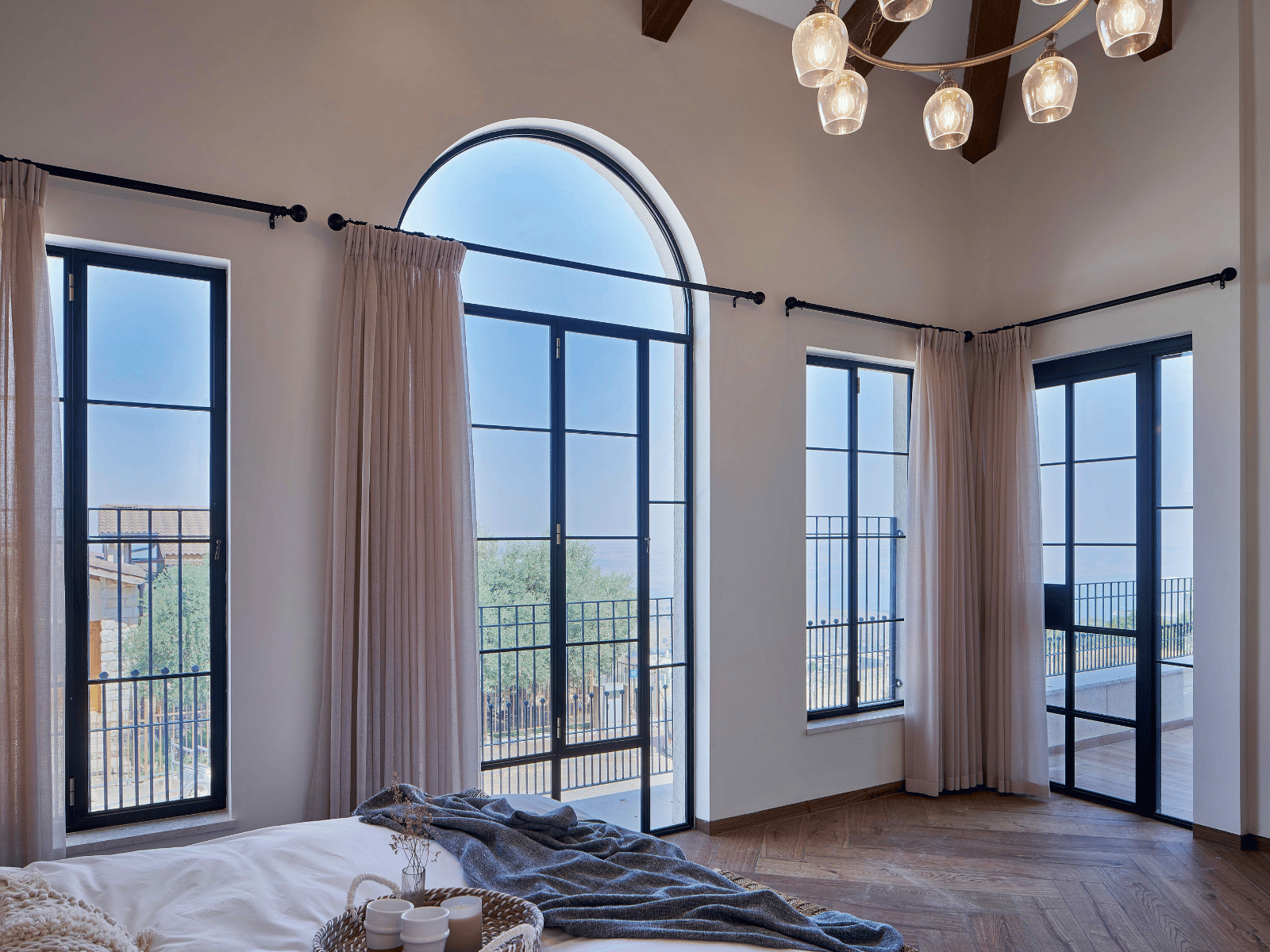 נברשת בסגנון קלאסי