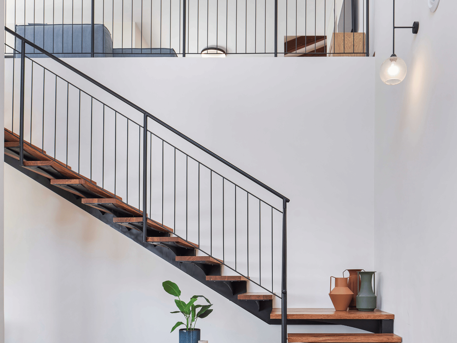 מעקה מדרגות