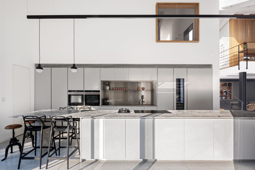 מטבח לבן, עיצוב: נורית בן יוסף