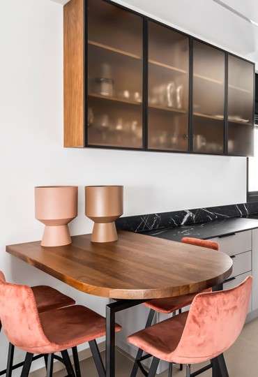 חומה רכישה ושיפוץ דוגמאות: דז'ה וו: 4 גרסאות לאותה דירת קבלן