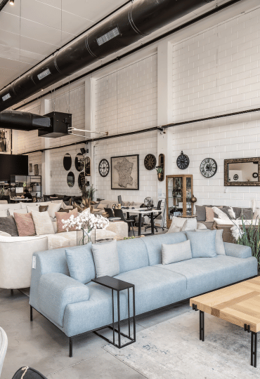 סיבה למסיבה: אדריכלים, מעצבים ובינה מלאכותית באולם תצוגה של אוקה