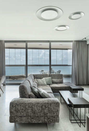 נוחות מקסימלית: דירה עם מקומות אחסון והמון סטייל