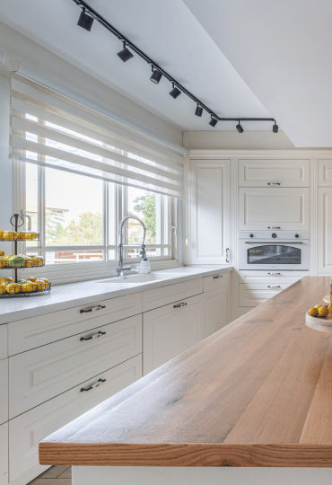 ירוק בעיניים: שיפוץ ייסודי ותוספות בנייה למשפחה שהתרחבה