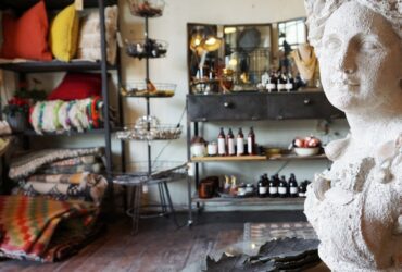 החנויות הסודיות של המעצבים נחשפות: וינטאג', עתיקות ויד שנייה