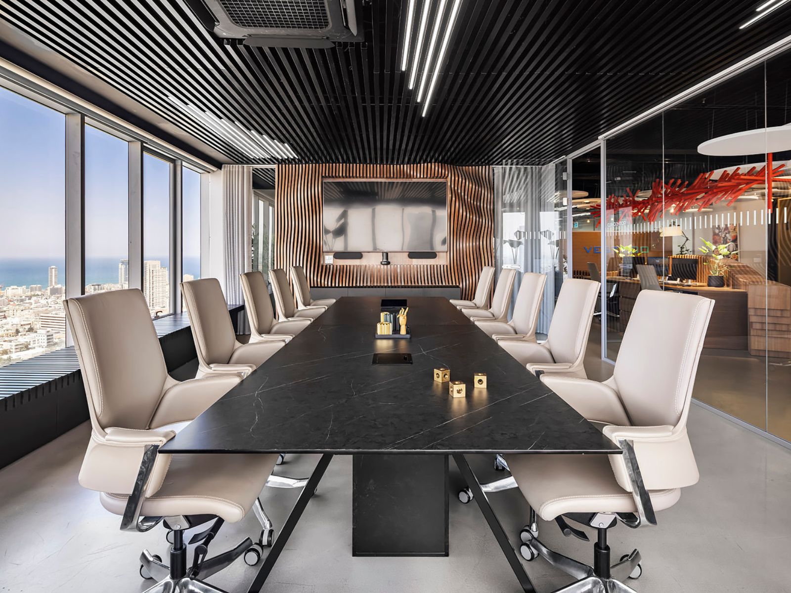 חדר ישיבות שמעוצב בסגנון מודרני מינימליסטי