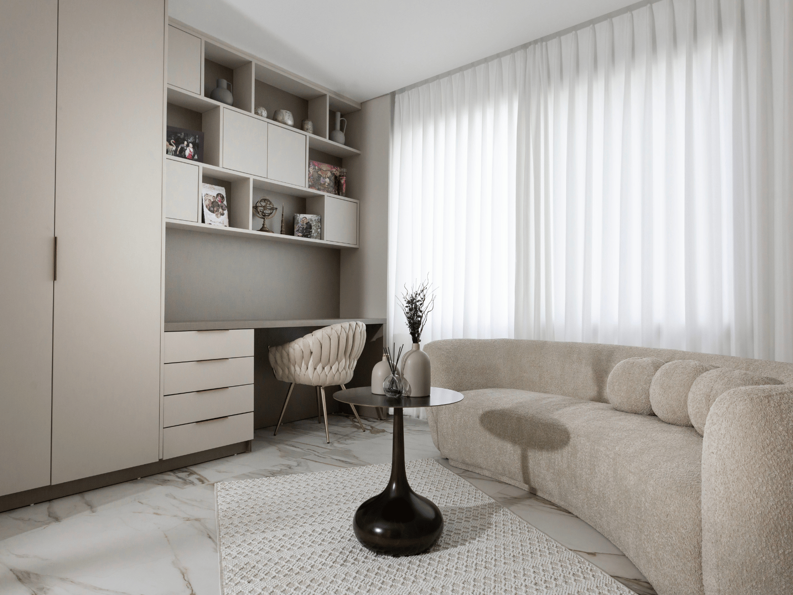 פינת ישיבה בהירה