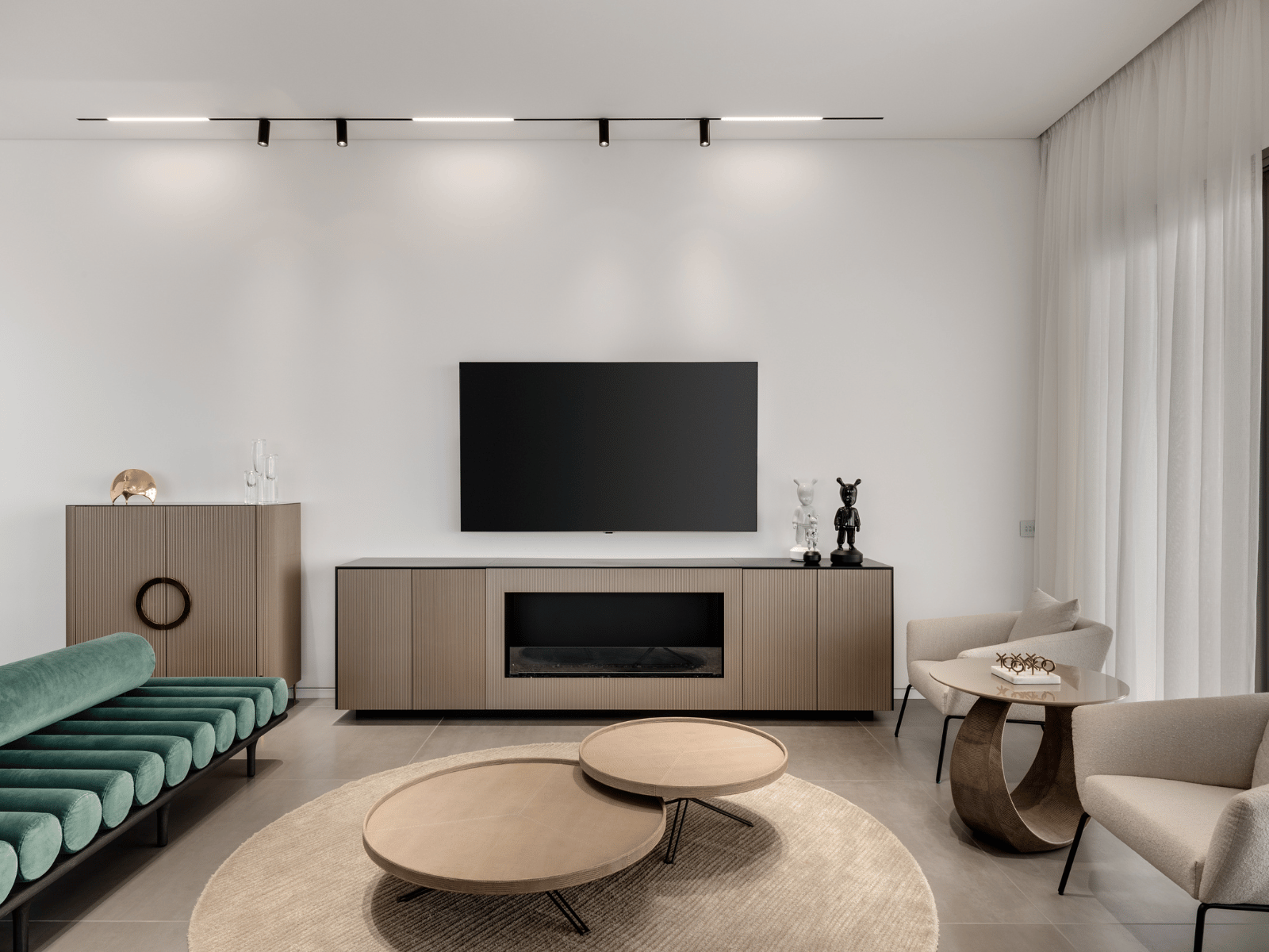 סלון בסגנון עיצוב ישראלי מודרני