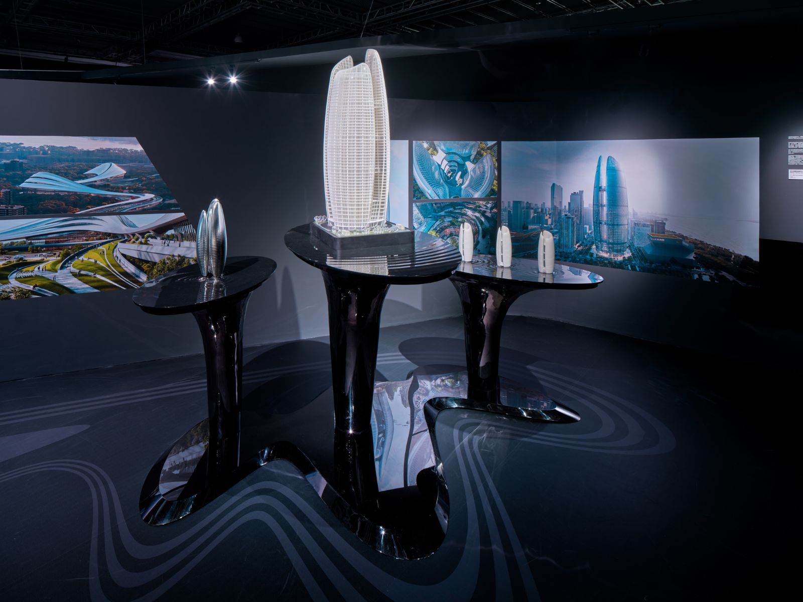 תערוכת העולם החדש בוחנת מחדש את הפרויקטים המכוננים הללו ZAH