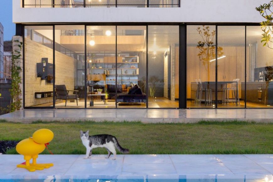 מחוץ לבית, עיצוב: נורית בן יוסף, צילום: שי אפשטיין