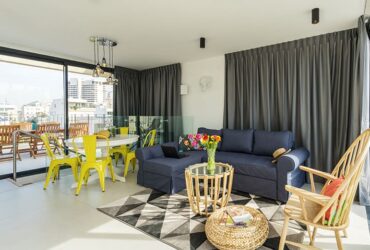 בדרך לגאולה: מלון דירות עם עיצוב צבעוני ומודרני במיוחד