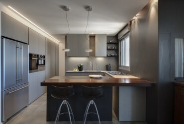 בעקבות האור: המשחק בן התאורה הטבעית לגוונים ולחומרים שנבחרו