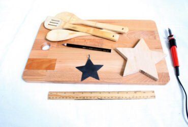 DIY: כפות וקרש עץ בצריבה מיוחדת כמתנת חג