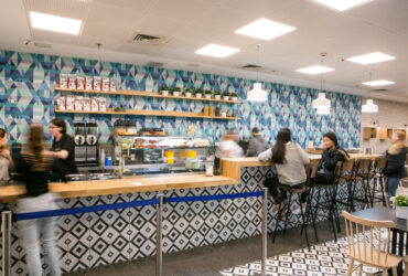 הפסקה מעוצבת: מחלל מוזנח לקפיטריה בית ספרית שוקקת