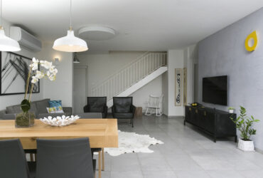 יפה באפור: הדירה שהותאמה לסגנון של בעלי הבית