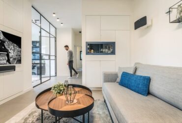 כיצד הפכה דירת שיכון חיפאית לקוביית זכוכית אוונגרד?