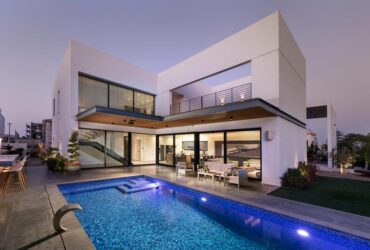 אור, אוויר וחיים פנימיים: עיצוב וילה בקיסריה