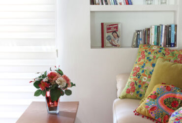 נותן את הטון: מעצבי הפנים חושפים את הגוון שמעולם לא אכזב