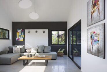 אפור זה הצבע החם ביותר: עיצוב בית בכפר מונאש