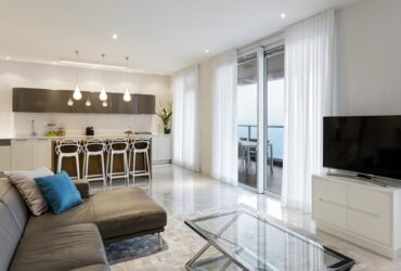 מיאמי מול הים התיכון: עיצוב דירת נופש בנתניה