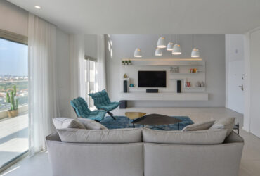 עולים קומה: עיצוב מודרני לדופלקס בהוד השרון