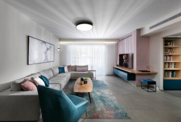 זריקת צבע לעיצוב מונוכרומטי